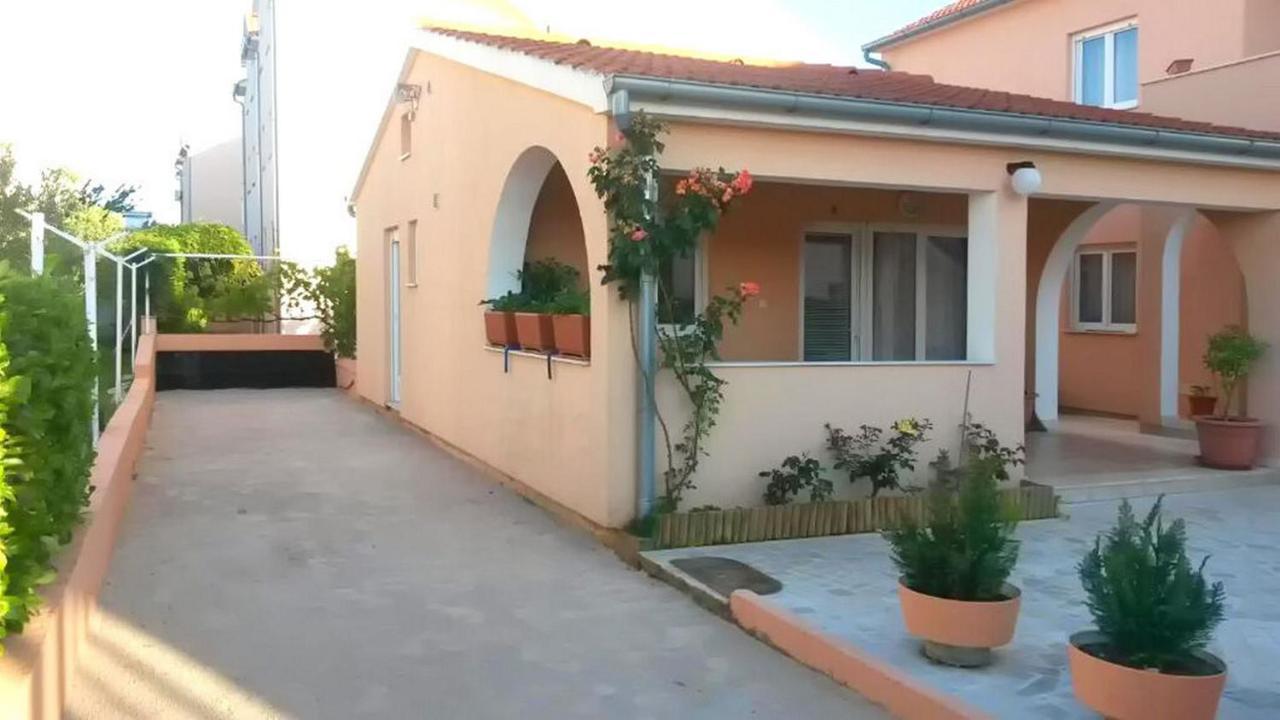 Apartmani Nedoklan Srima Luaran gambar