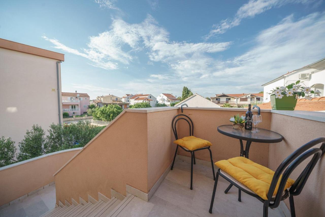 Apartmani Nedoklan Srima Luaran gambar