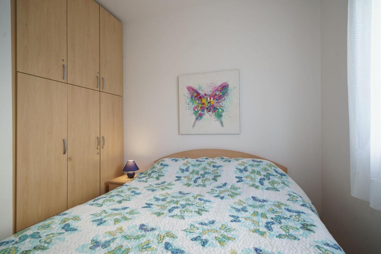 Apartmani Nedoklan Srima Luaran gambar