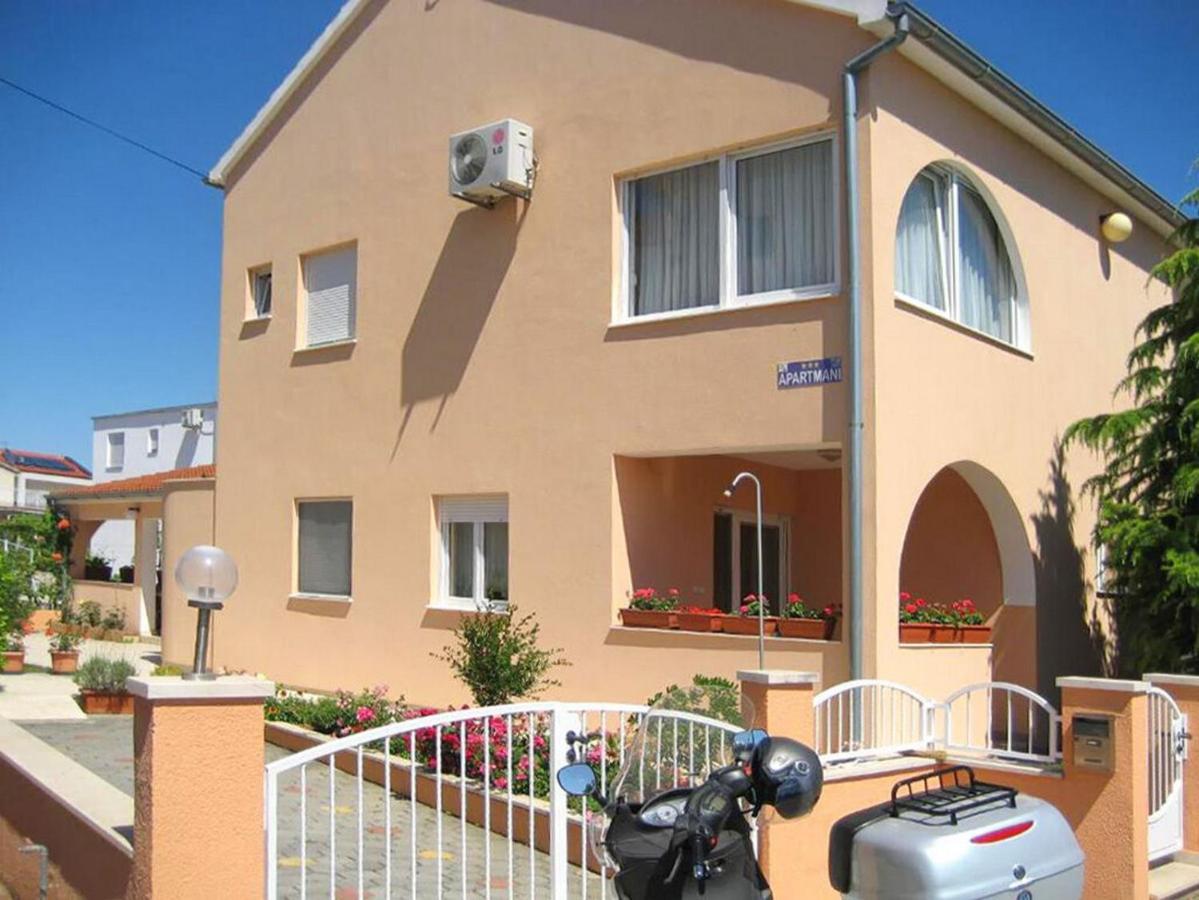 Apartmani Nedoklan Srima Luaran gambar