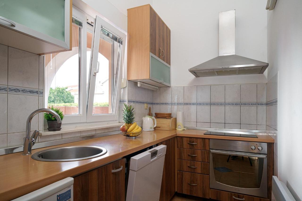 Apartmani Nedoklan Srima Luaran gambar