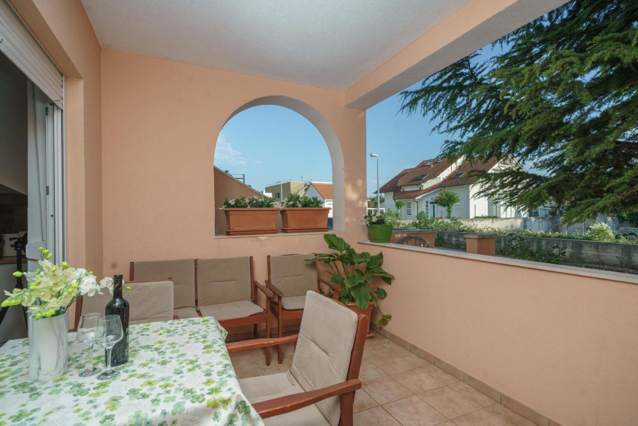 Apartmani Nedoklan Srima Luaran gambar