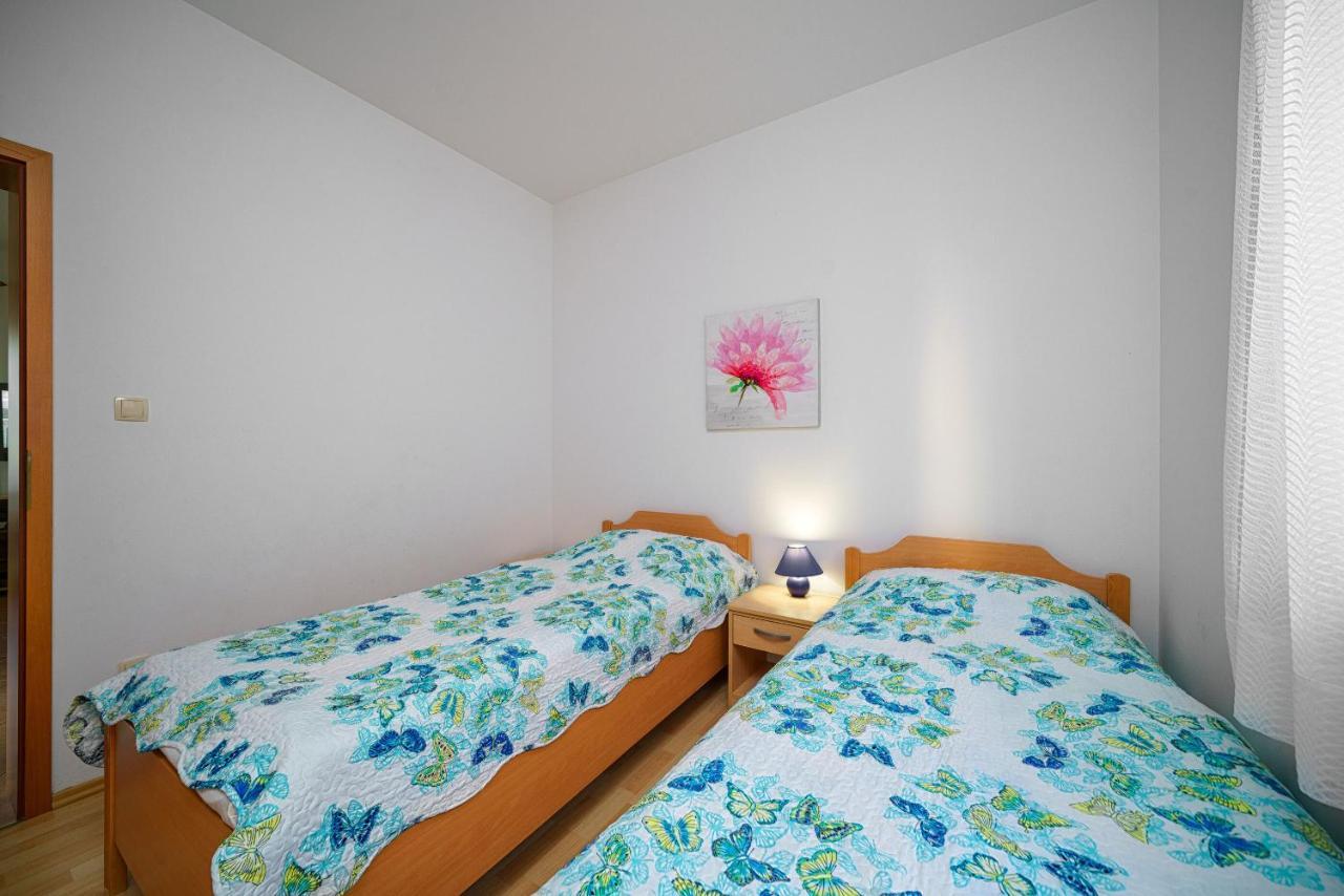 Apartmani Nedoklan Srima Luaran gambar