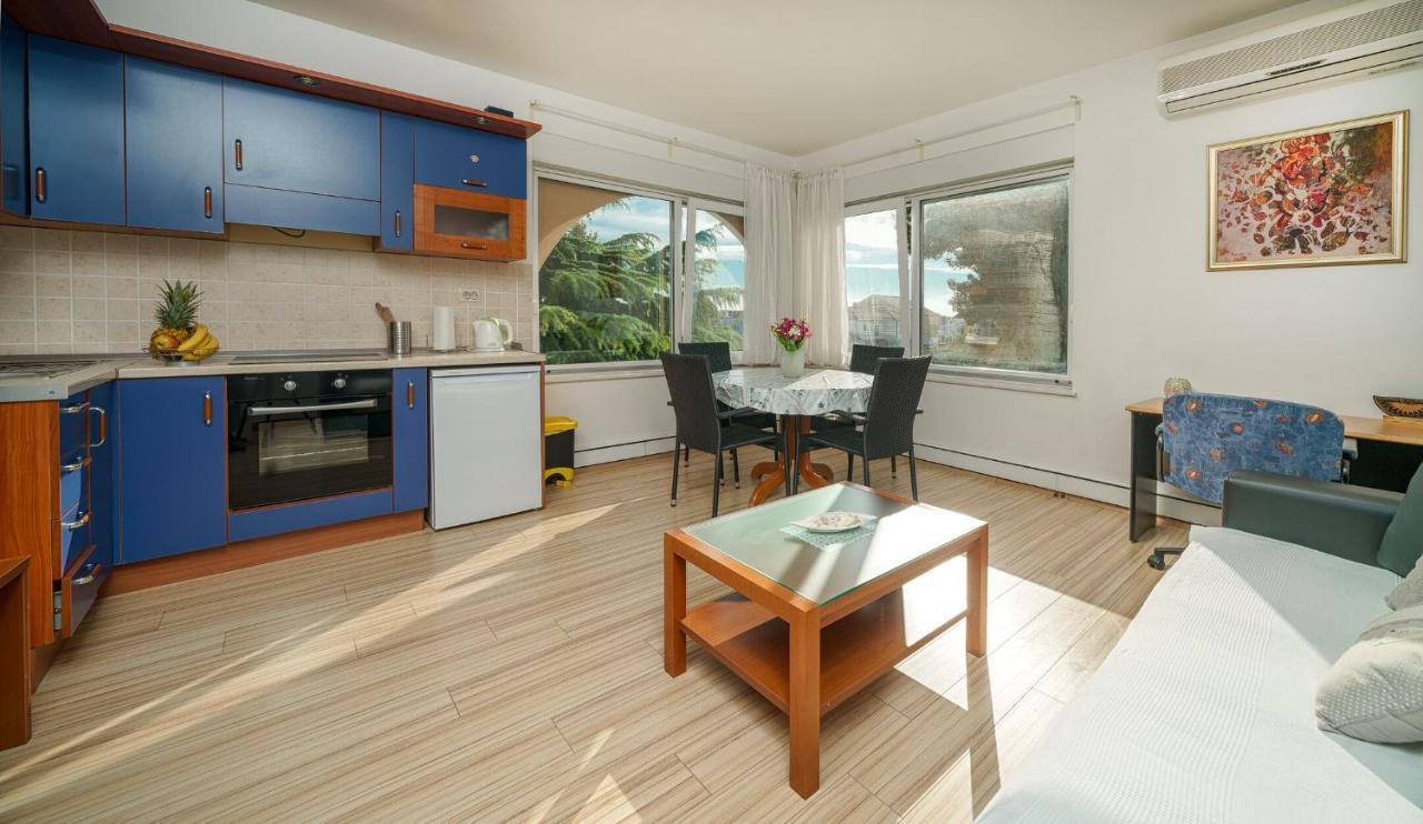 Apartmani Nedoklan Srima Luaran gambar
