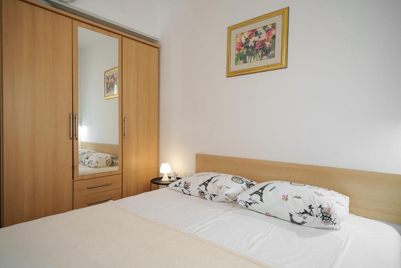 Apartmani Nedoklan Srima Luaran gambar