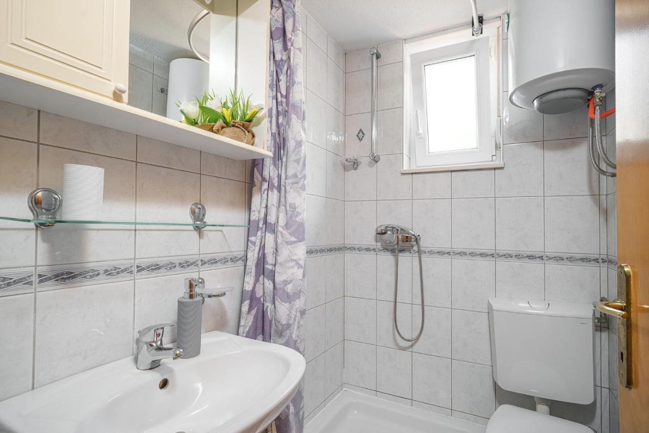 Apartmani Nedoklan Srima Luaran gambar